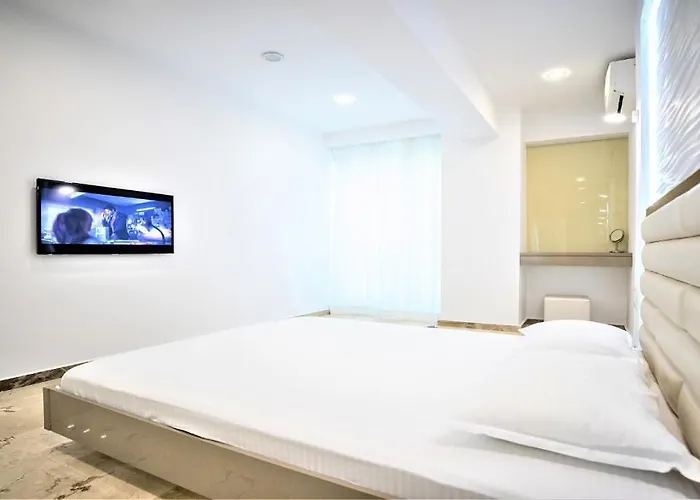 Sandra In Luxury Sophia3 Mamaia