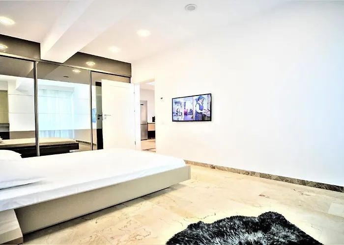 Sandra In Luxury Sophia3